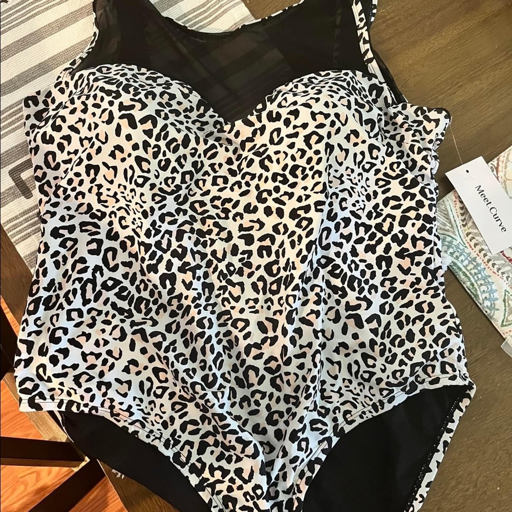 Bathing suit from meet curve. Size 2X. Brand new with tags. Only tried on.